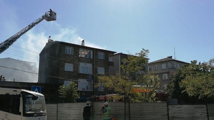 Kocaeli’de alev alev yanan çatı küle döndü G5