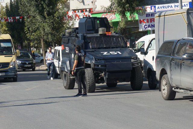 Sultangazi'de tatil edilen okulun velileri eylem yaptı