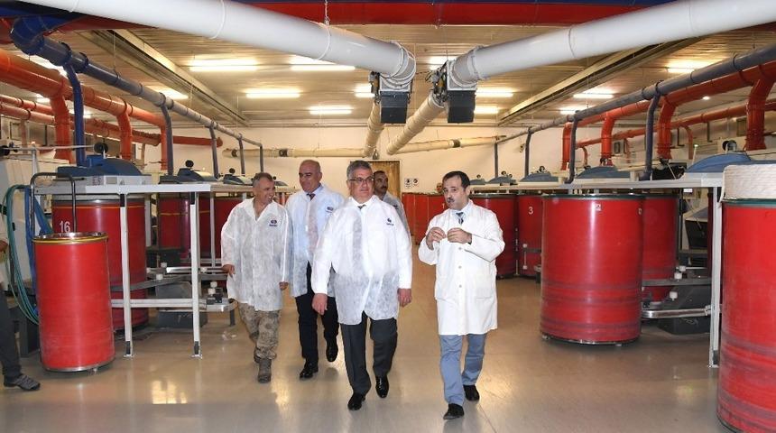 Vali Aykut Pekmez Sanko Holding&rsquo;in iplik işleme tesislerini gezdi