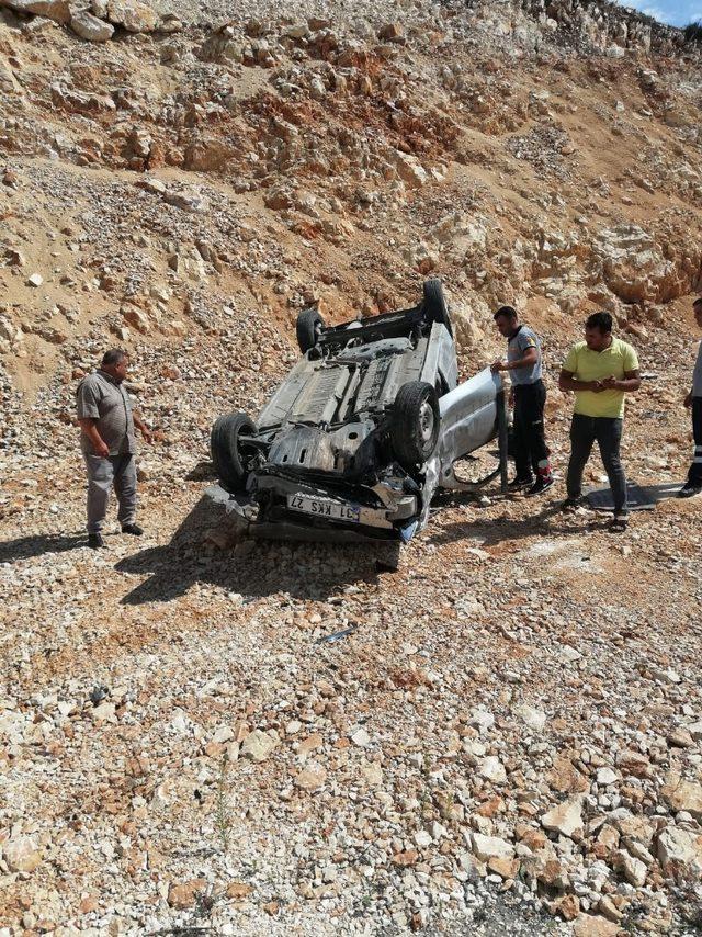 Takla atan otomobilin sürücüsü yaralandı