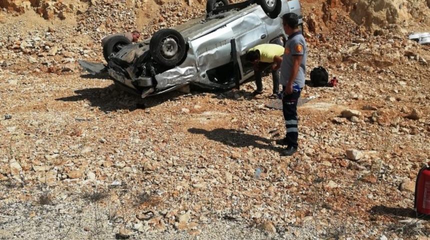 Takla atan otomobilin s&uuml;r&uuml;c&uuml;s&uuml; yaralandı