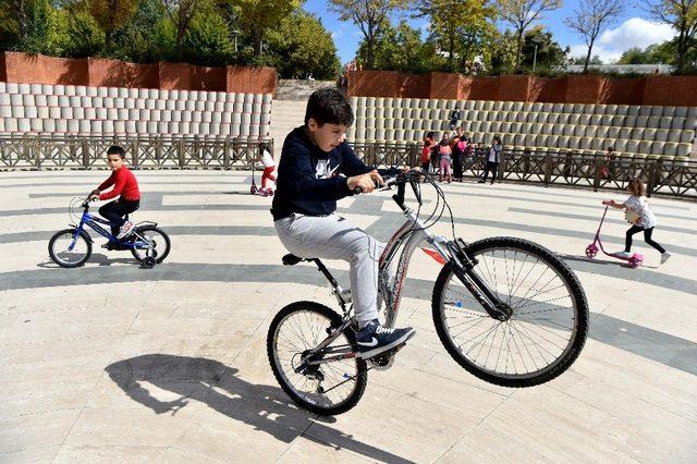 Ankara Büyükşehirden çocuklar için scooter ve bisiklet etkinliği