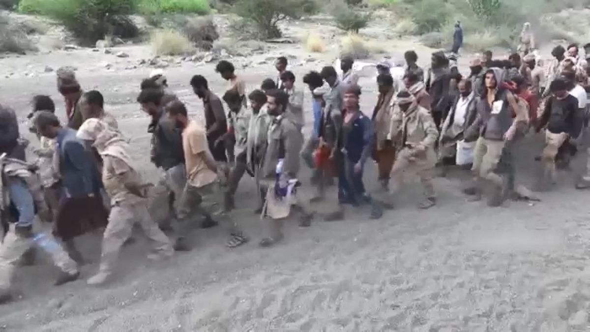 Husiler, esir aldıklarını iddia ettikleri askerlerin g&ouml;r&uuml;nt&uuml;lerini yayınladı