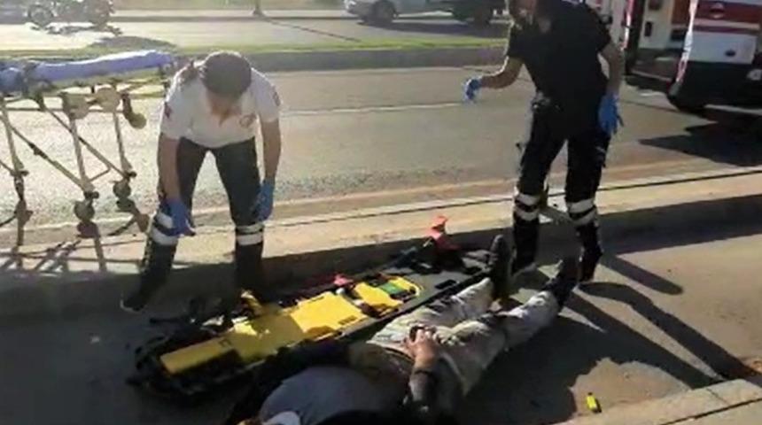 Otomobile arkadan &ccedil;arpan motosiklet s&uuml;r&uuml;c&uuml;s&uuml; yaralandı