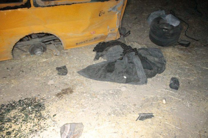 Kaçak göçmenleri taşıyan minibüs kaza yaptı! Ölü ve yaralılar var G1