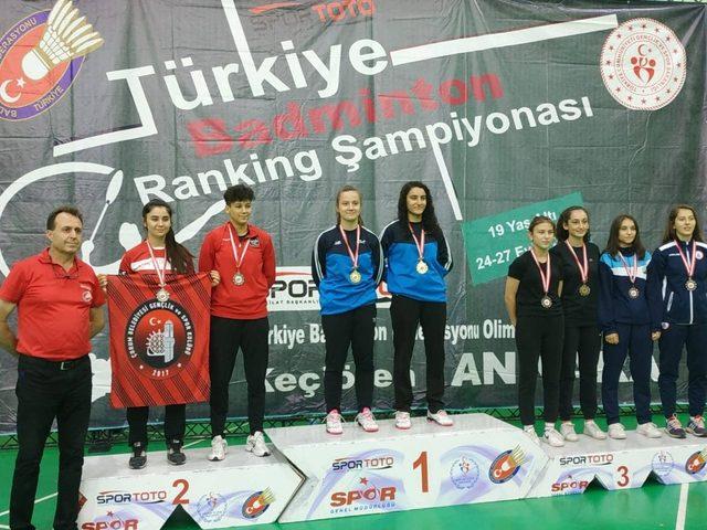 Erzincanlı badmintoncular Türkiye Şampiyonu oldu