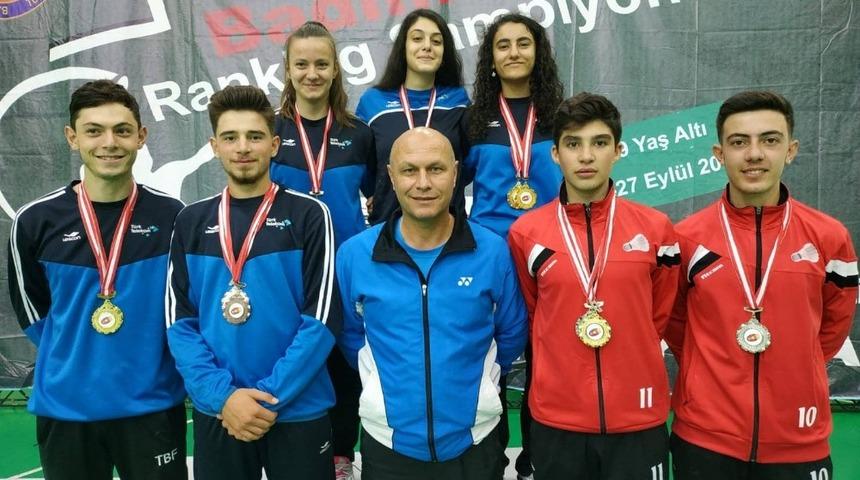 Erzincanlı badmintoncular T&uuml;rkiye Şampiyonu oldu