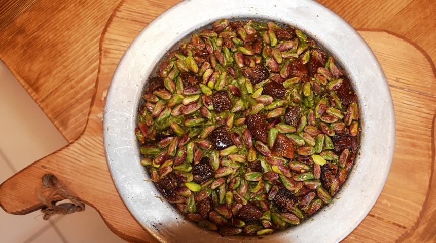 Kayısılı k&uuml;nefe yaptı şimdi talebe yetişemiyor! Kayısılı k&uuml;nefe nasıl yapılır?