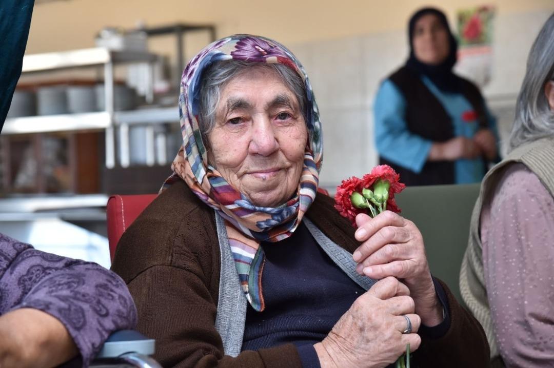 Gen&ccedil;lerden anlamlı konser