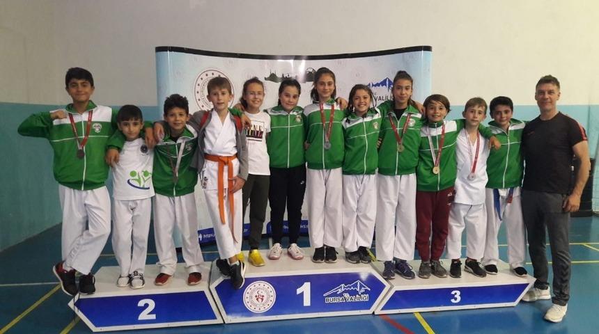 Mustafakemalpaşa Belediyesporlu karatecilerden b&uuml;y&uuml;k başarı