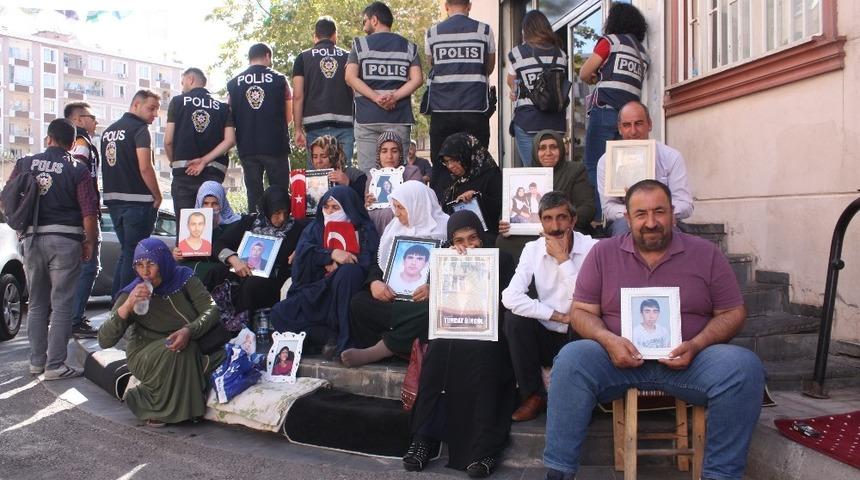 Annelerin HDP &ouml;n&uuml;ndeki evlat n&ouml;beti 29&rsquo;uncu g&uuml;n&uuml;nde