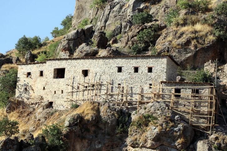 Sınırın sıfır noktasında! 400 yıllık tarih hala ayakta G3