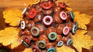 Bu çanakla fotoğraf çekinmek için sıraya giriyorlar