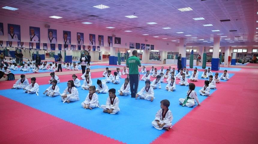 Sel&ccedil;uklu Kış Spor Okulu eğitimleri başlıyor