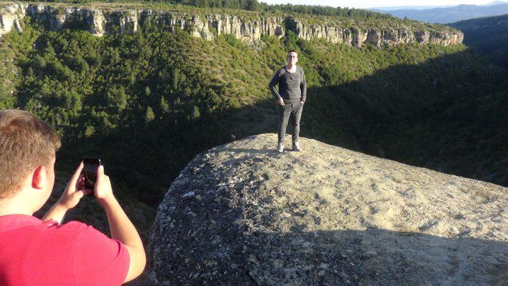 Ölüm riskine karşı telle çevrilen ‘taş teras’a ziyaretçi akını G2