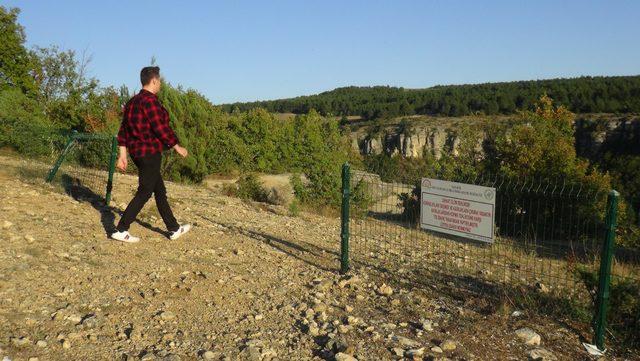 Ölüm riskine karşı telle çevrilen ‘taş teras’a ziyaretçi akını