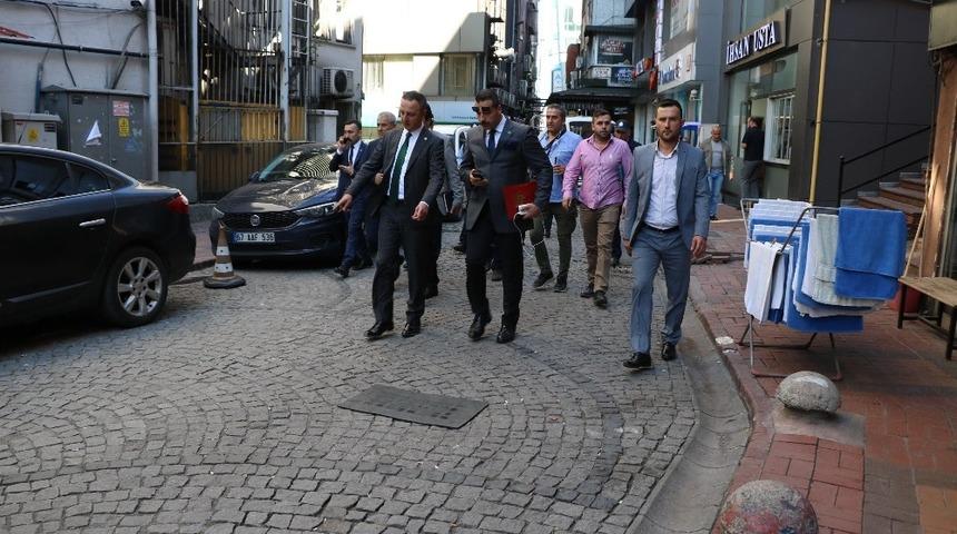 Belediye ve esnaf birlikte kaldırım işgaline son verdi