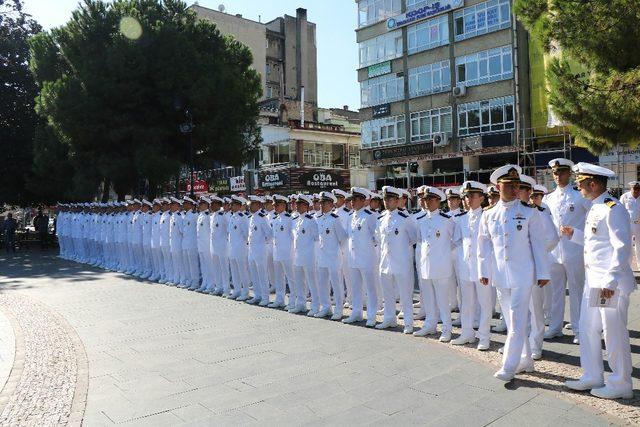 Denizciler Samsun’a çıkarma yaptı