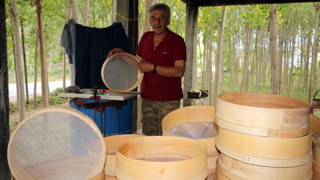 Eski belediye başkanı, elek ve kalbur üretiyor
