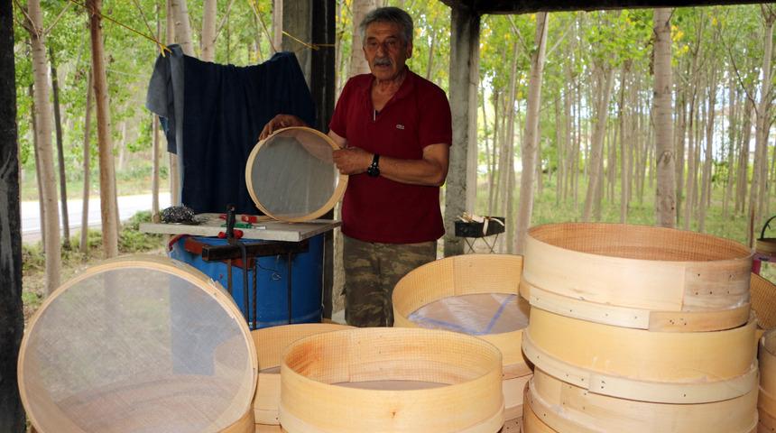 Eski belediye başkanı, elek ve kalbur &uuml;retiyor