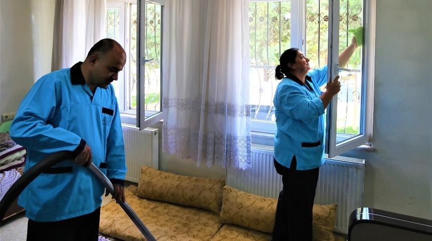 Yaşlı ve muhta&ccedil;lar B&uuml;y&uuml;kşehir&rsquo;le hayata tutunuyor