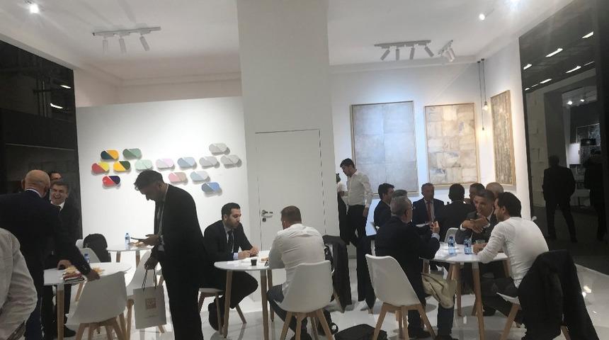 Gizemfrit, d&uuml;nya seramik sekt&ouml;r&uuml;n&uuml;n kalbinin attığı Cersaie fuarına katıldı