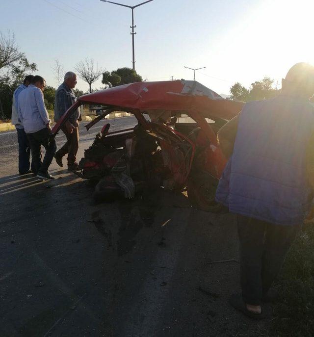 İzmir'de otomobiller çarpıştı: 1 ölü