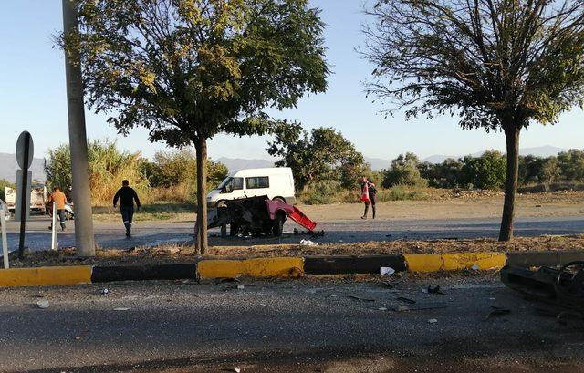 İzmir'de otomobiller çarpıştı: 1 ölü