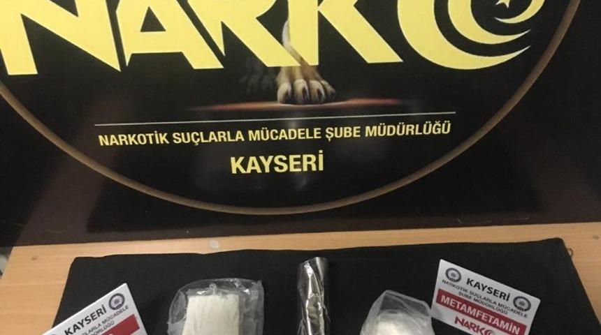 Uyuşturucuyu kapı pervazına gizlemiş