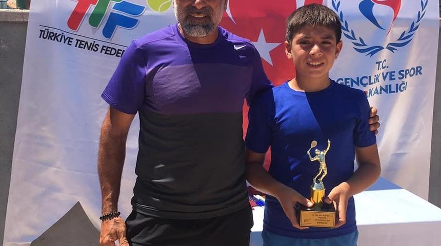 Mezitli Belediyesi Gen&ccedil;lik ve Spor Kul&uuml;b&uuml;&rsquo;ne &rsquo;Başarı Belgesi&rsquo;