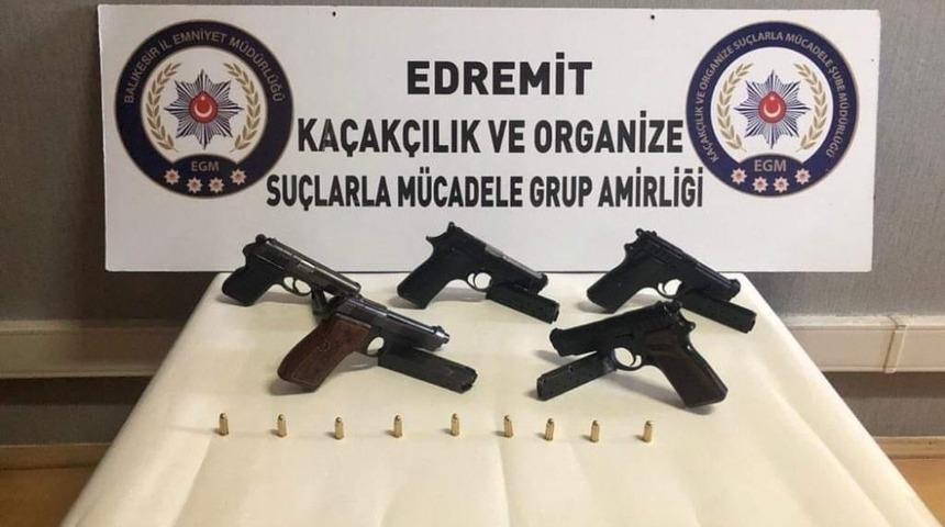 Burhaniye’de silah kaçakçılığı operasyonu