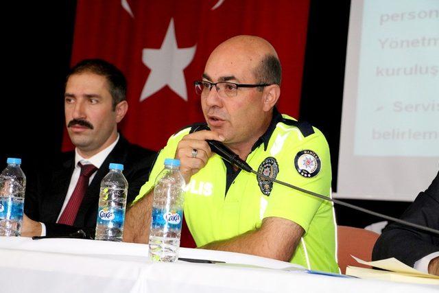 Milli eğitim ve trafik timlerinden servis sürücülerine seminer