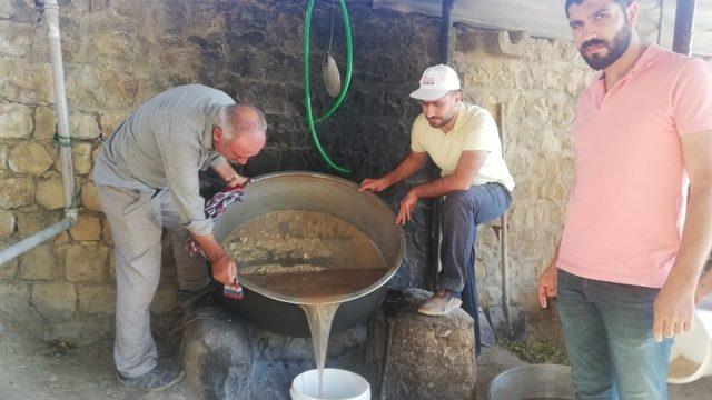 Mardin üzümünün pekmez ve pestil yolculuğu başladı