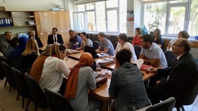 İl M&uuml;d&uuml;r&uuml; &Ccedil;elik&rsquo;ten okul ziyaretleri 1