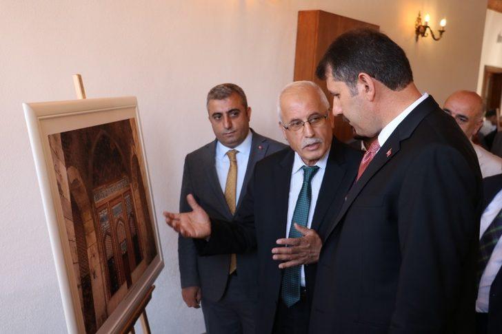 “Selçuklu Medeniyetinin Anadolu’daki İzleri” fotoğraf sergisi açıldı G5