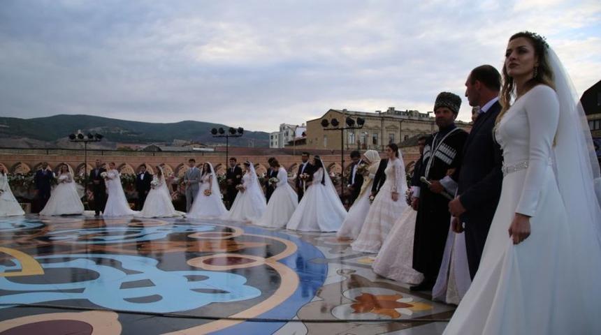 Bu düğünde iki rekor birden kırdılar!