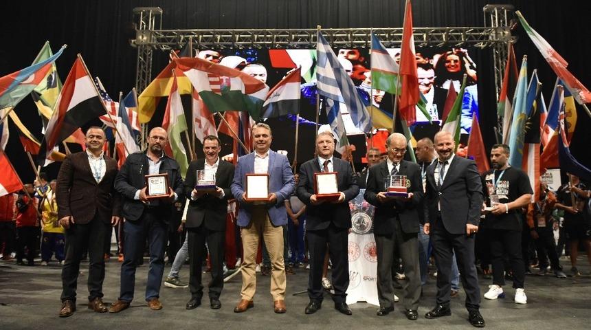 &Uuml;mit Uysal, sporculara seslendi