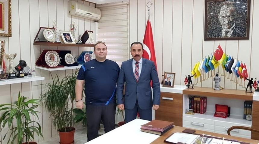 Milli takıma davet edilen &Ouml;zteke&rsquo;den İl M&uuml;d&uuml;r&uuml; Yıldız&rsquo;a ziyaret