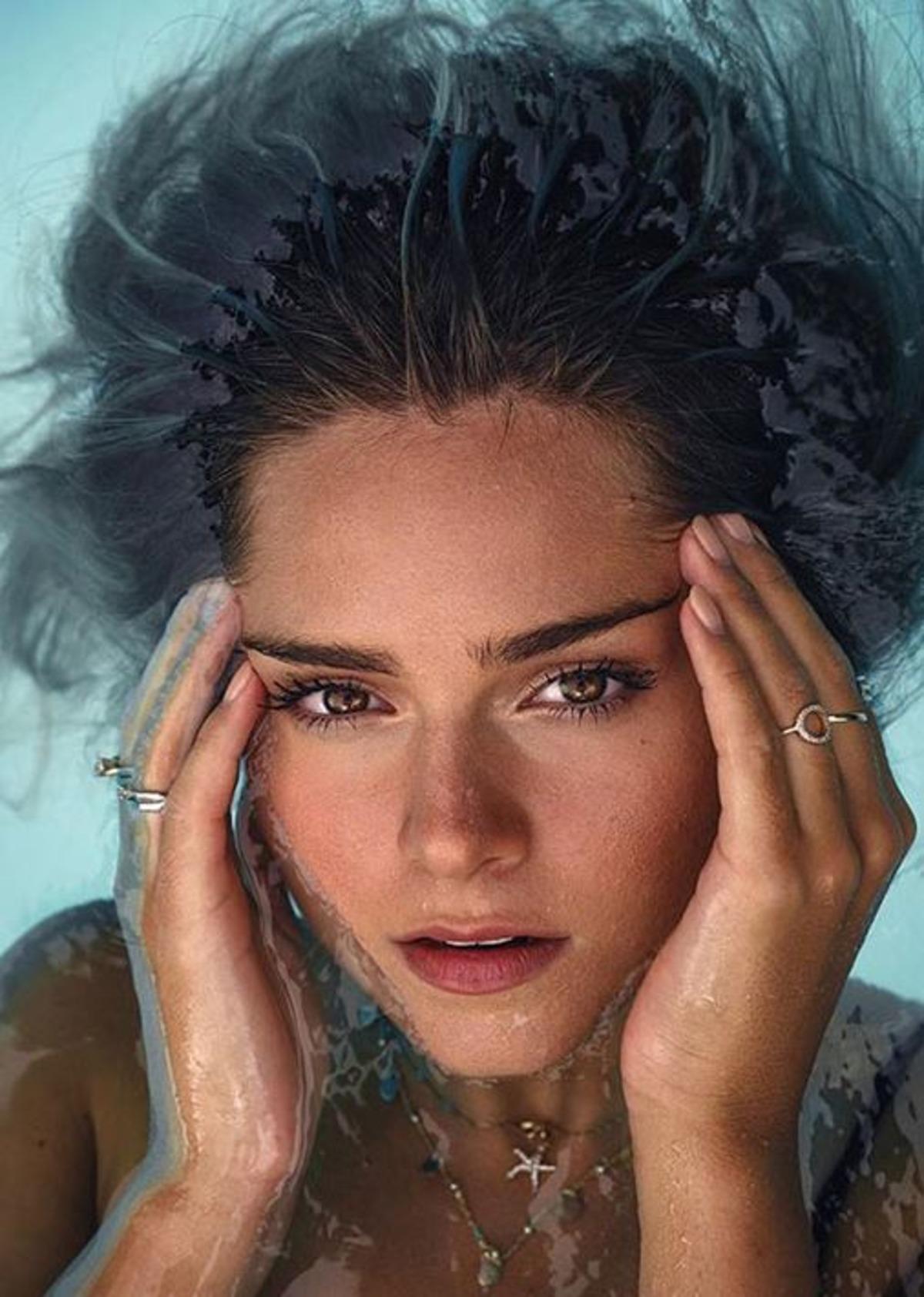 &Ccedil;ekici pozların perde arkasını paylaştı!