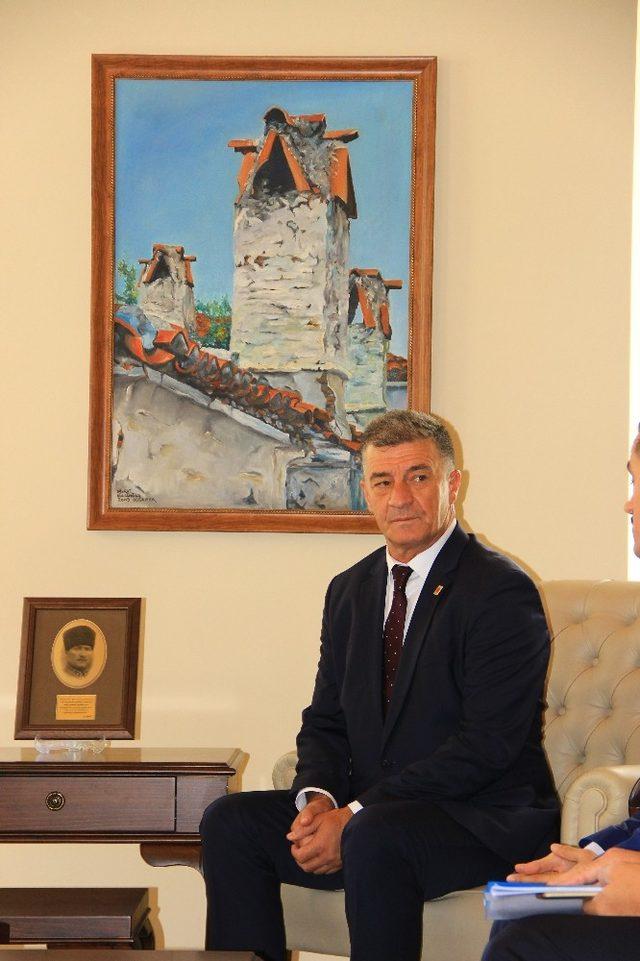 Arnavutluk Avlonya Valisi Başkan Gürün’ü ziyaret etti