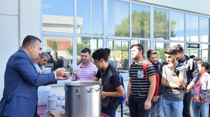 Lapseki MYO&rsquo;da aşure ikramı