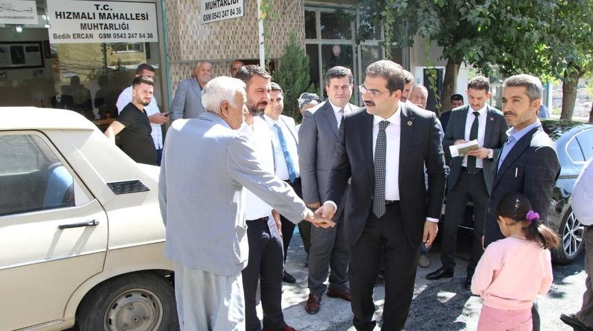 Canpolat mahalle gezilerini s&uuml;rd&uuml;r&uuml;yor