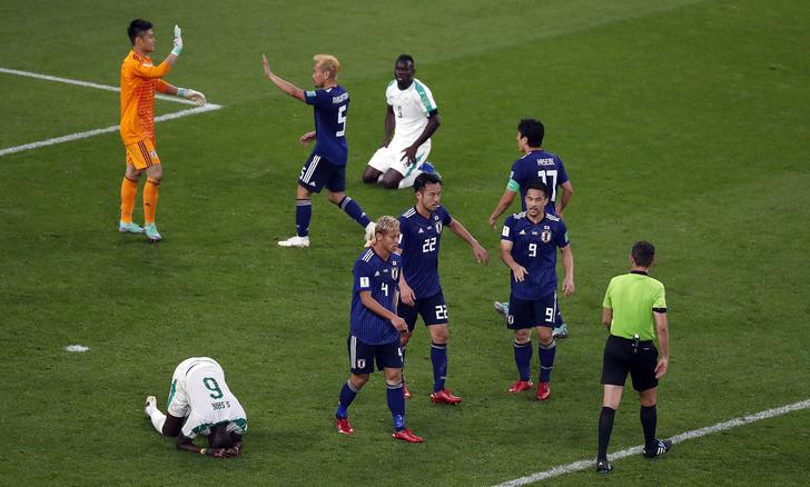 Ünlü futbolcu Keisuke Honda Twitter'dan takım arıyor G4