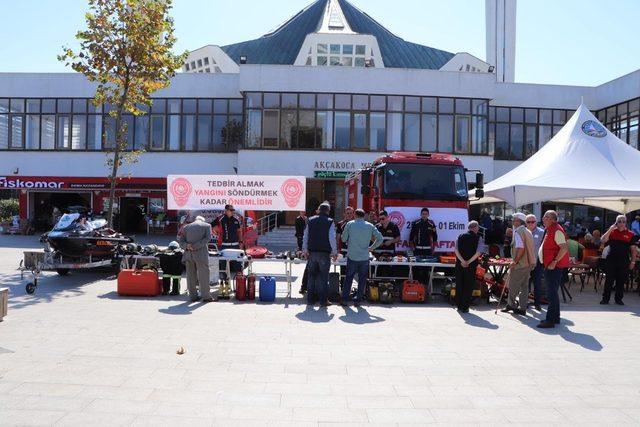 Başkan Yanmaz, İtfaiye standını ziyaret etti