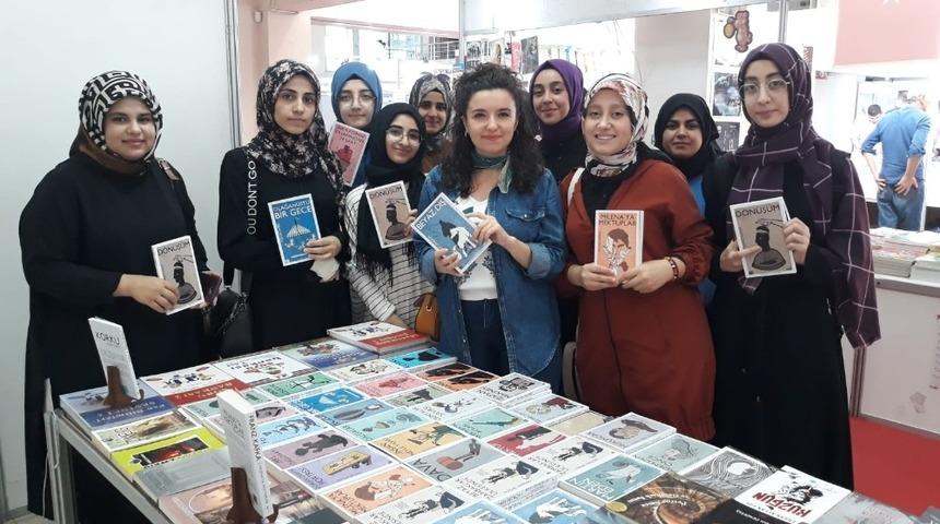 Kur&rsquo;an kursu &ouml;ğrencilerine şiiri anlattı