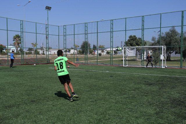 Altınova semt spor sahası hizmete açılacak