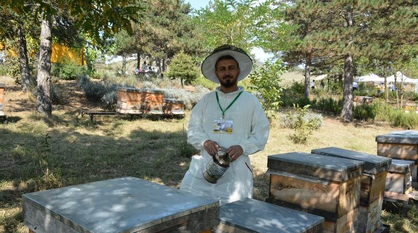 Okulu bitmeden üretime başladı