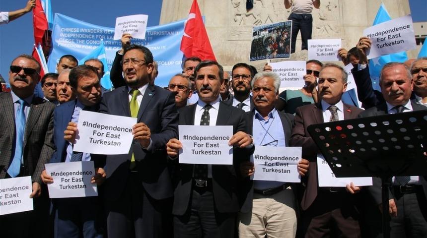 Başkent&rsquo;te &Ccedil;in y&ouml;netimi protesto edildi