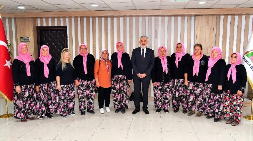 &lsquo;Babanın Kızları&rsquo;ndan el emeği &uuml;r&uuml;nlerle Isparta tanıtımı