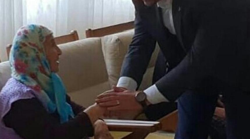 &ldquo;Yaşlılarımıza saygı g&ouml;stermek inancımızın ve k&uuml;lt&uuml;r&uuml;m&uuml;z&uuml;n gereğidir&rdquo;